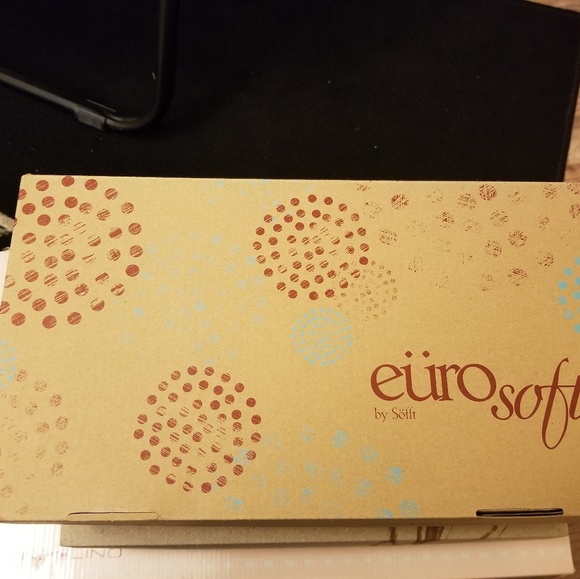 Shoes - Picture 4 of 5